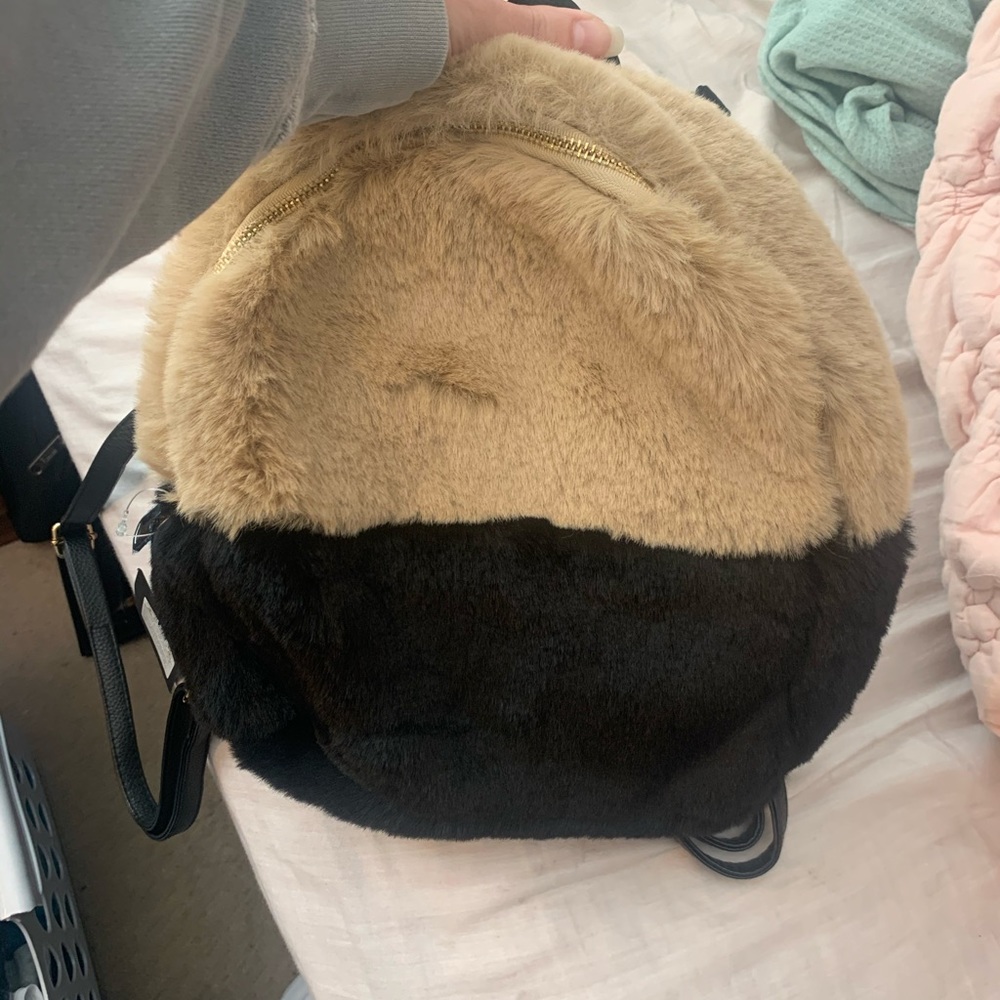 Fur backpack - Picture 2 of 5